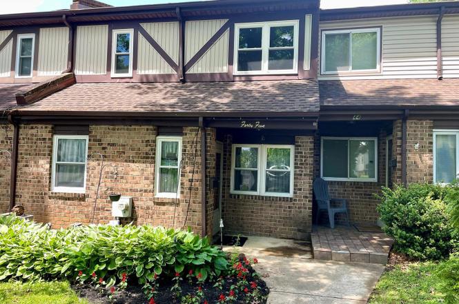 45 Hollybrooke Dr
