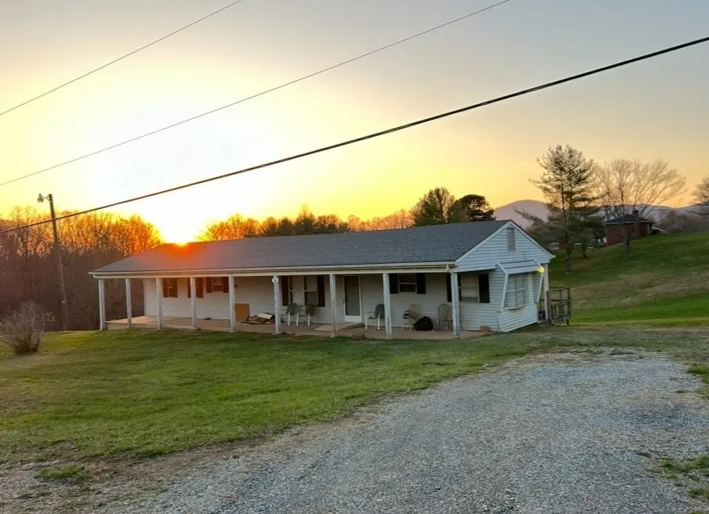 714 Farmer Ln