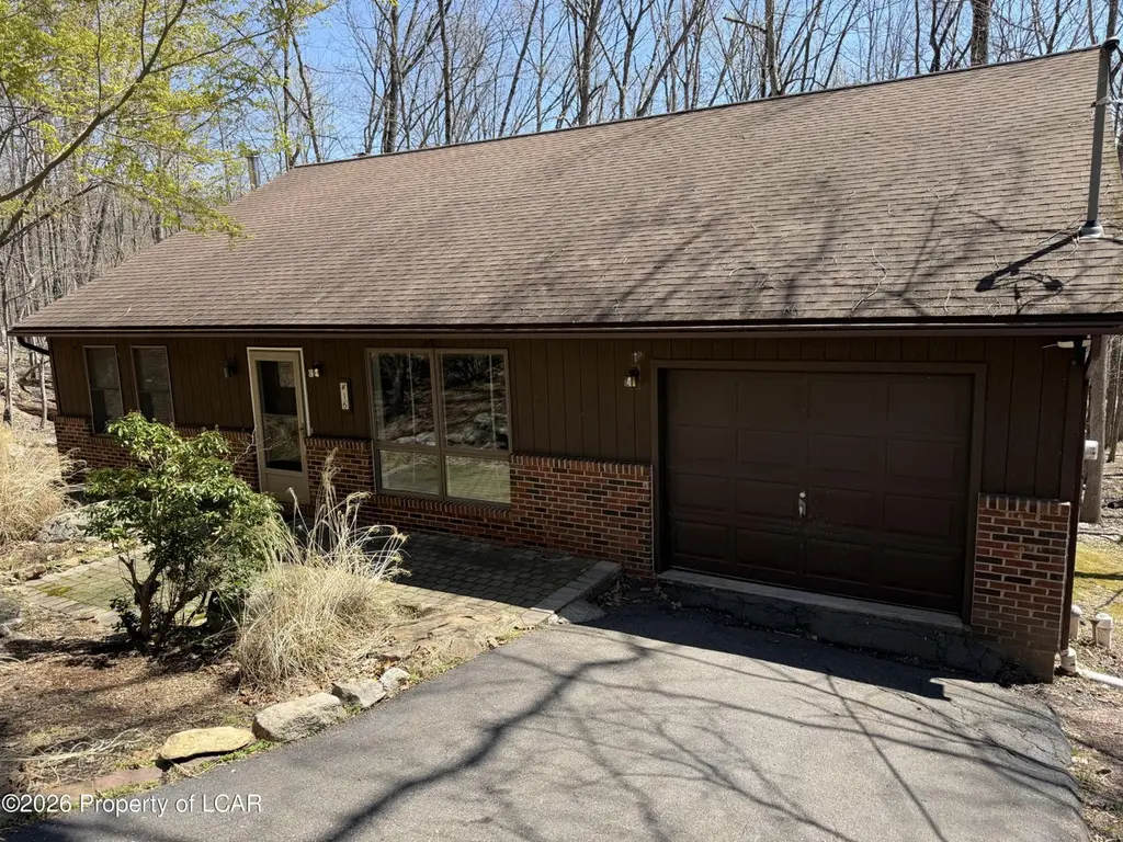 16 Iroquois Cir