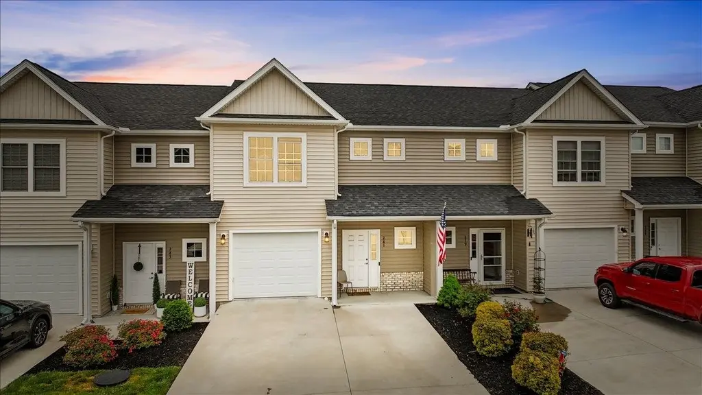 281 Louise Ln