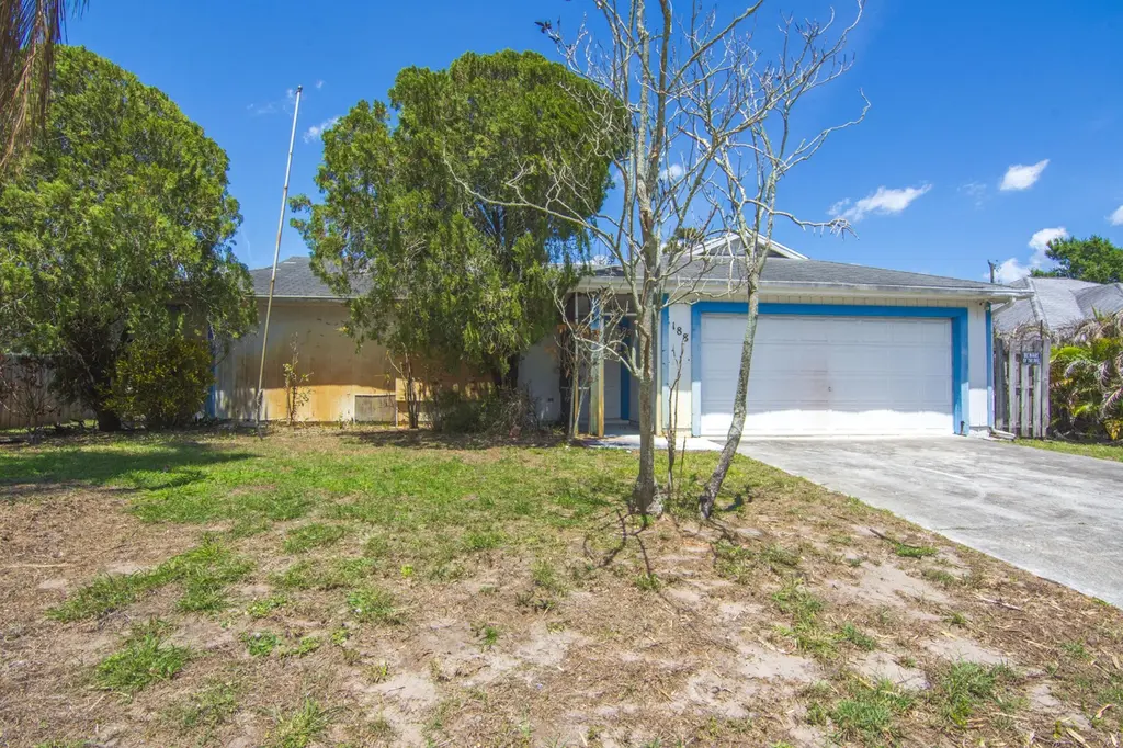 188 SW Milburn Cir