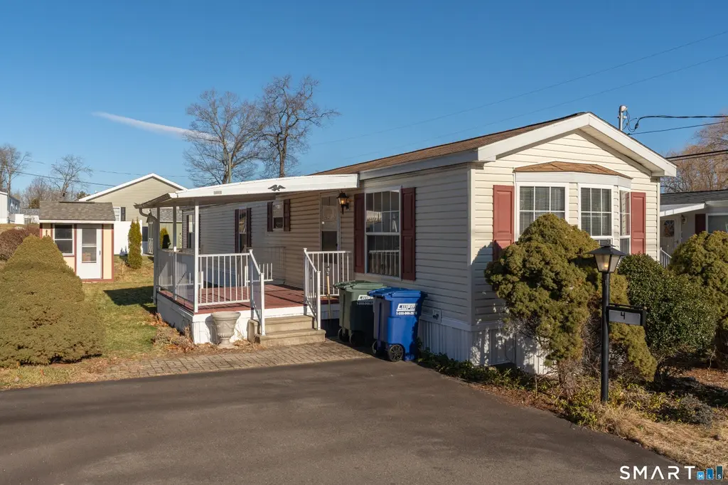 4 Maple Rd