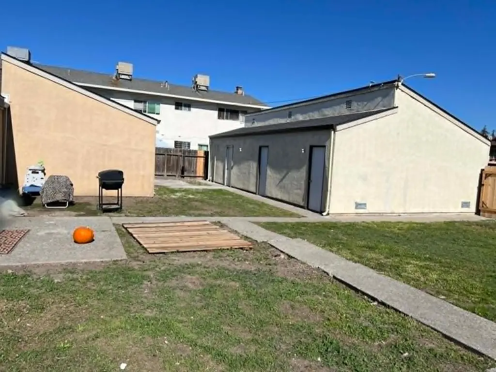 8603 - 8609 Acapulco Way