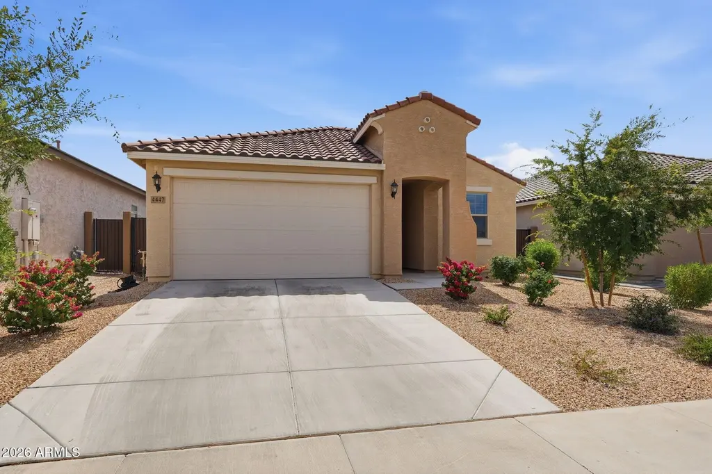 4447 W Mountain Laural Dr