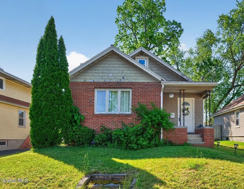 30 Fern Ave