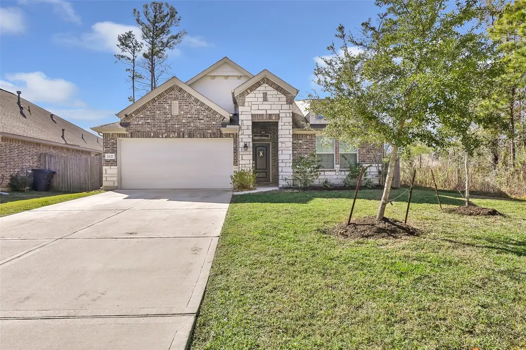 1127 Bulwark Dr