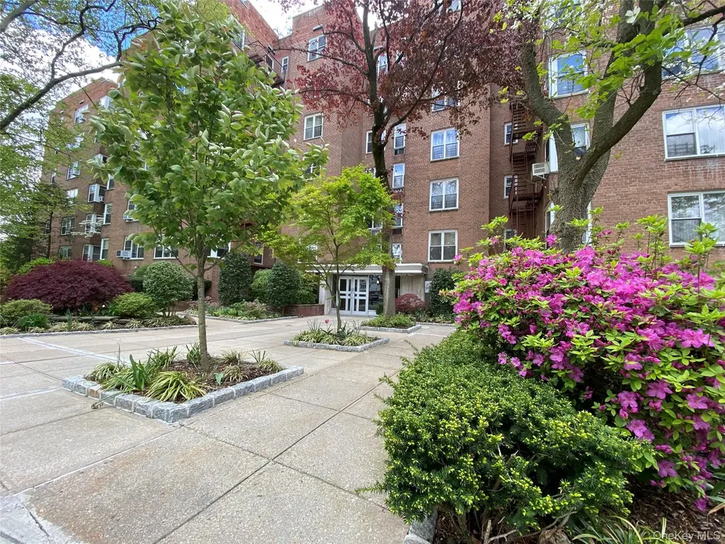 209-80 18th Ave Unit 2G