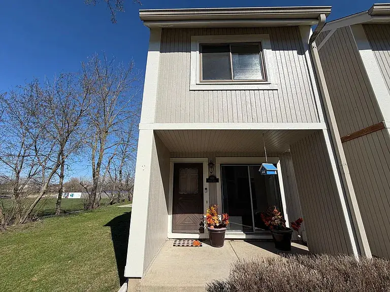 634 Robin Ct