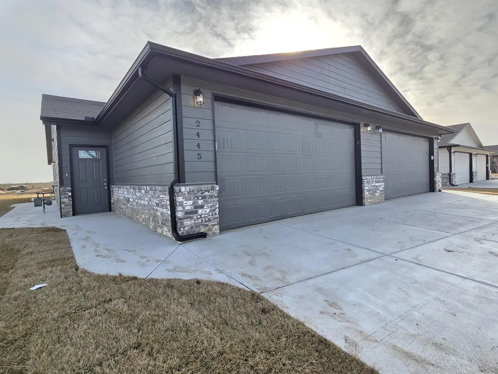 2445 S Wheatland Ct
