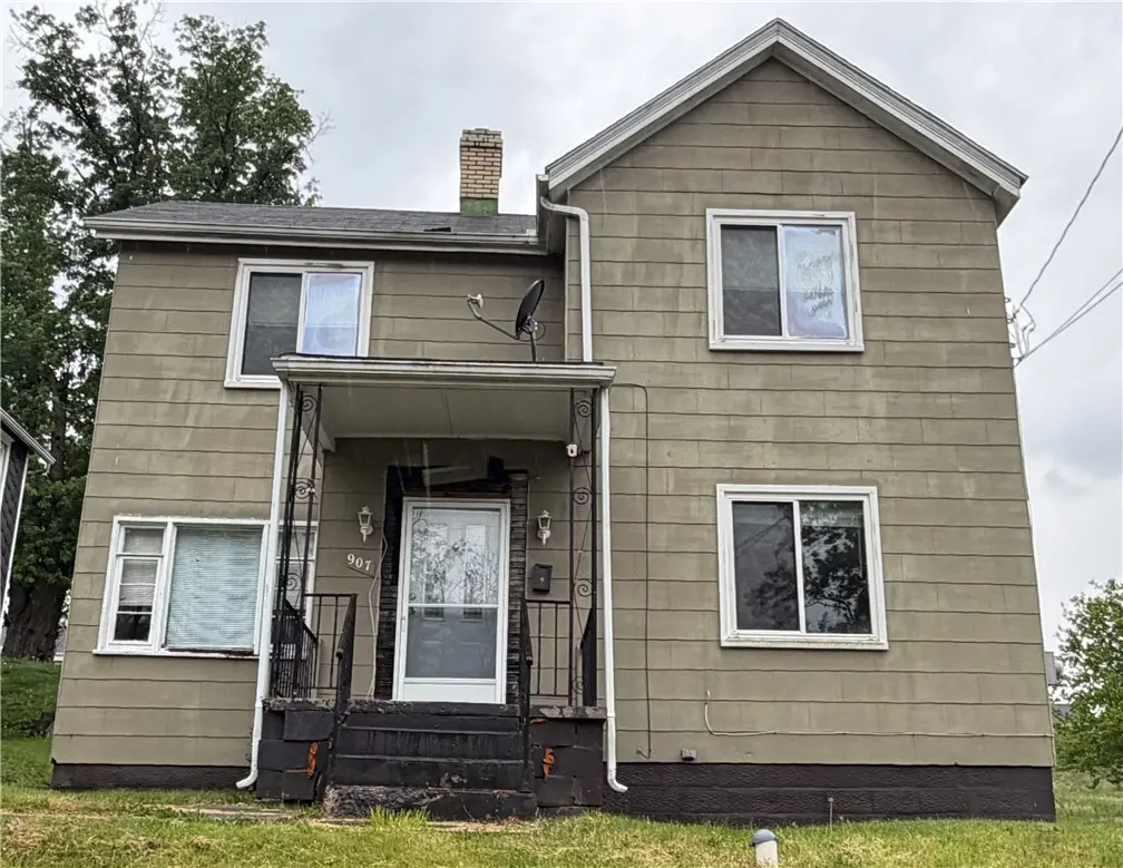 907 Woodlawn Ave