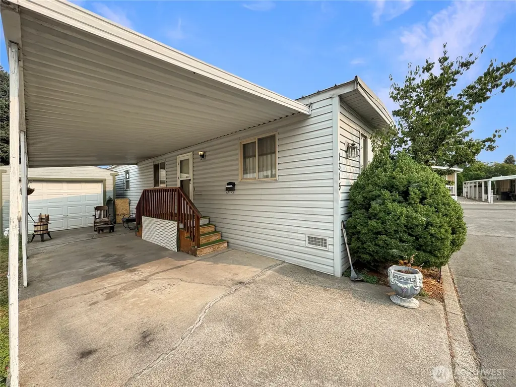 1315 Dixie Ln