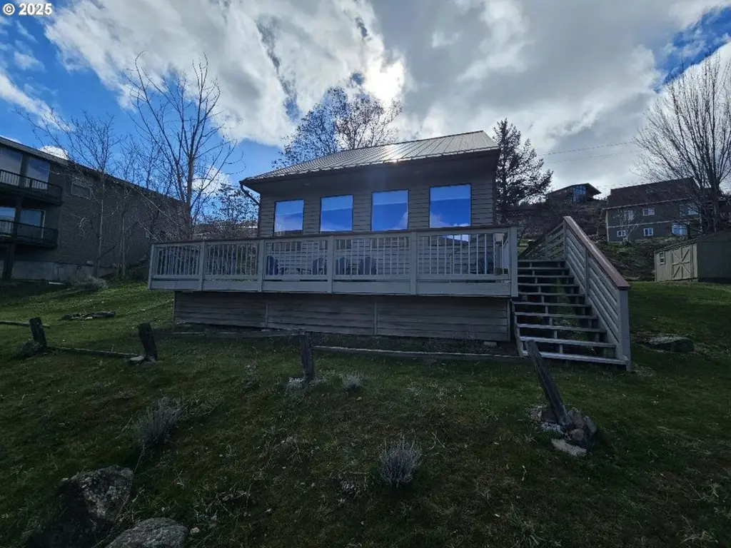 804 Riverside St