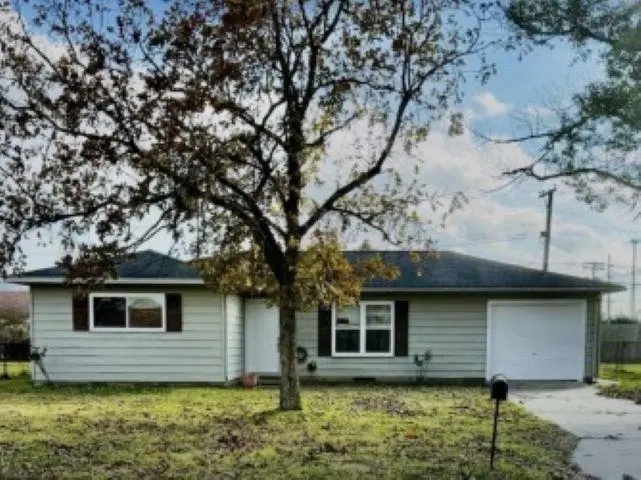 3411 Bowling Ln
