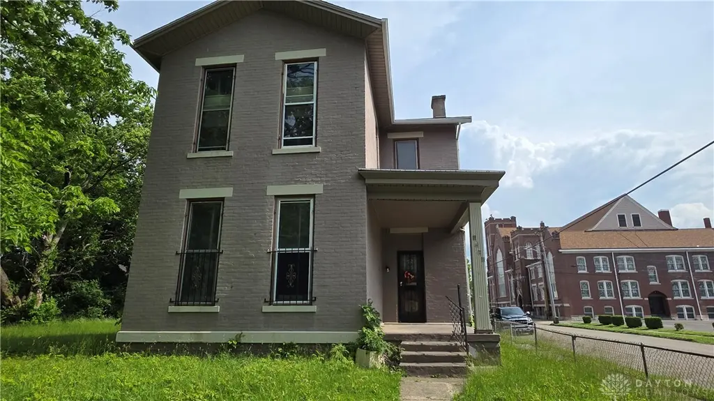 1568 W 2nd St