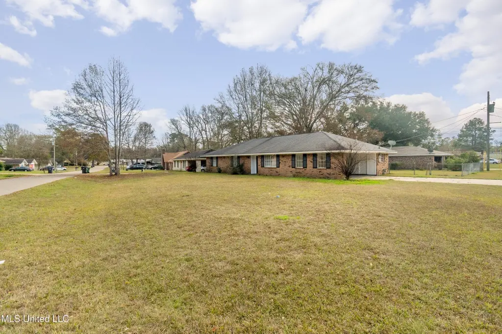 301 W Ray Dr