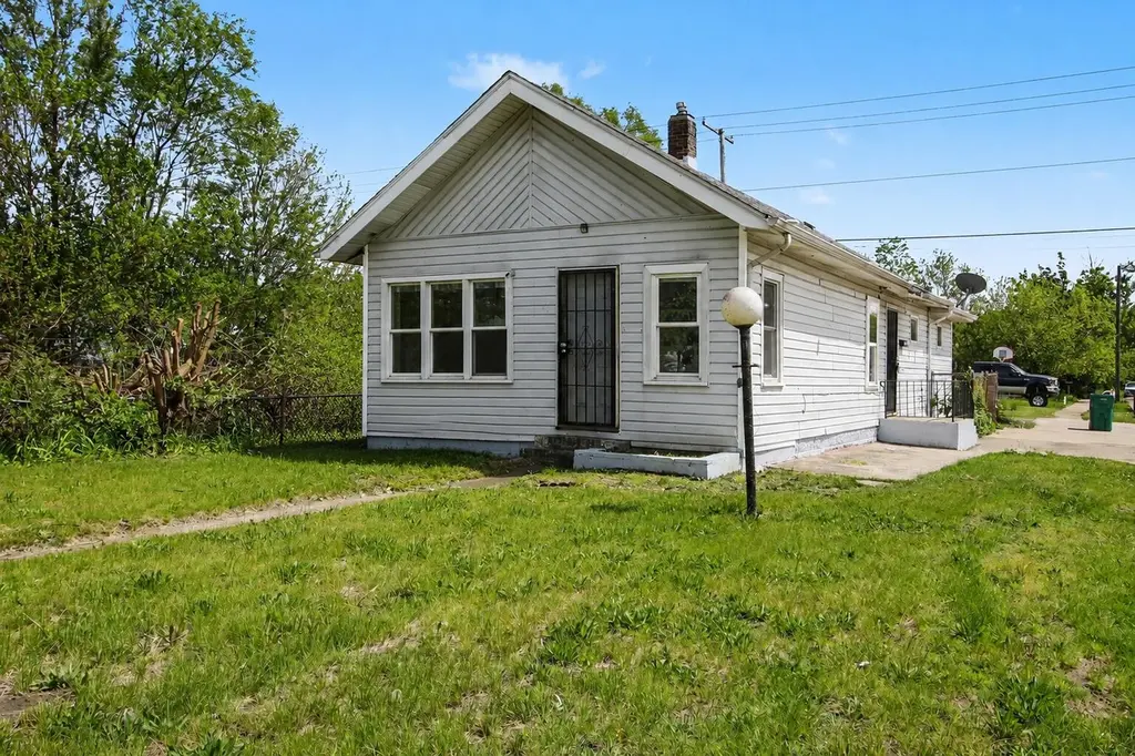 1137 W 25th Ave