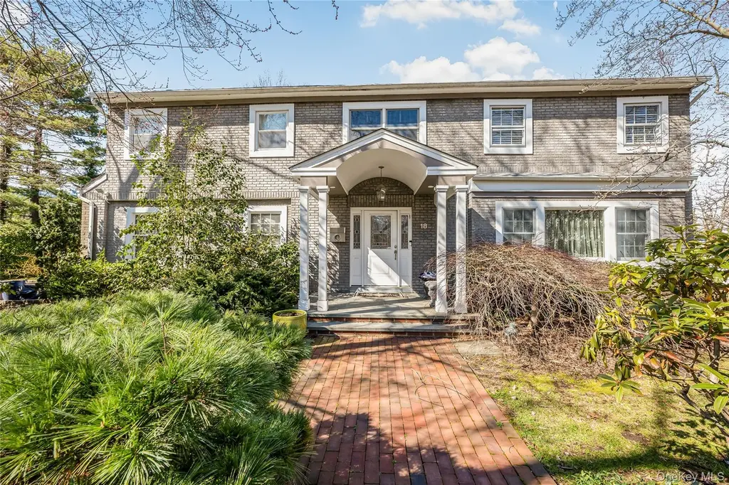 18 Woodland Rd