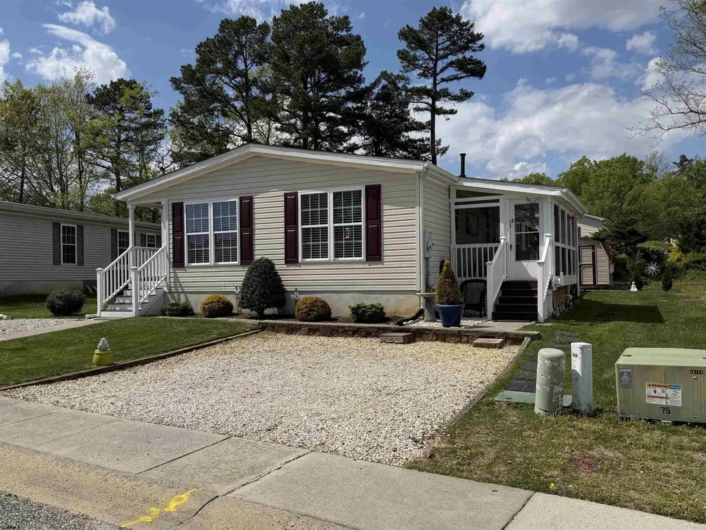 16 Dogwood Ln