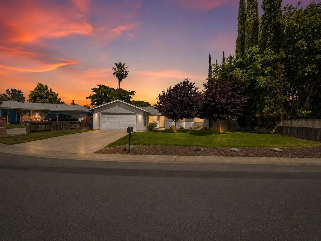 1543 John Pl