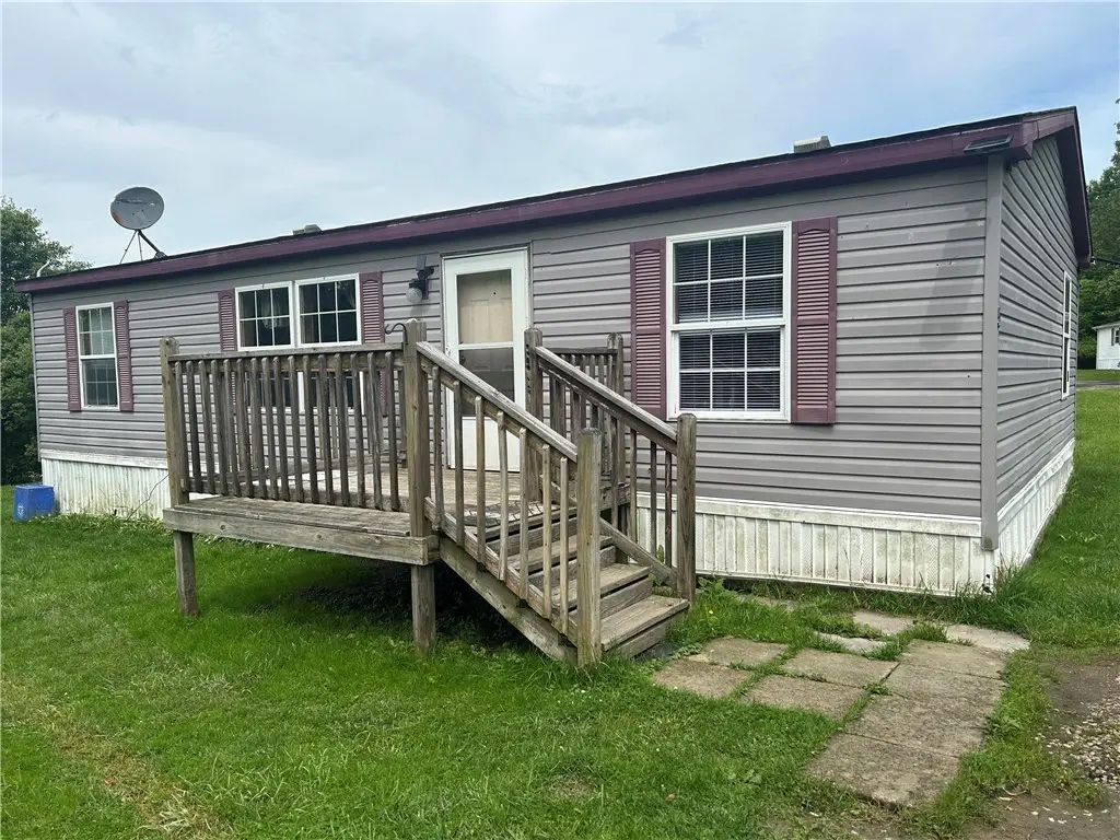 5 Spruce Ln