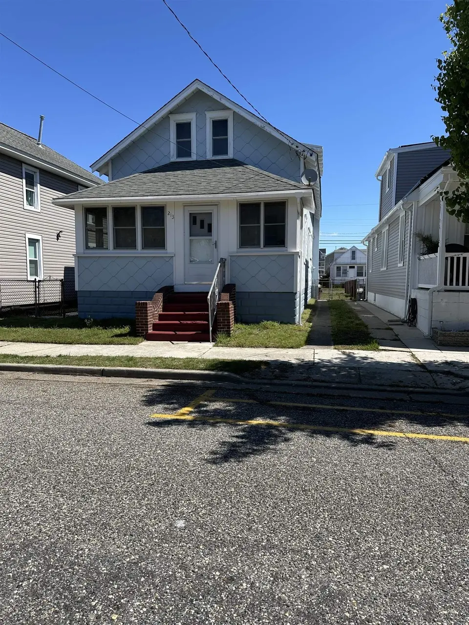 213 W Juniper Ave
