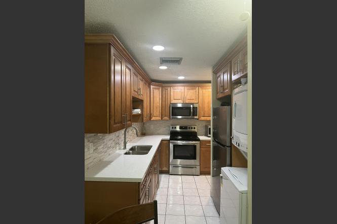 1835 NW 18th St #104