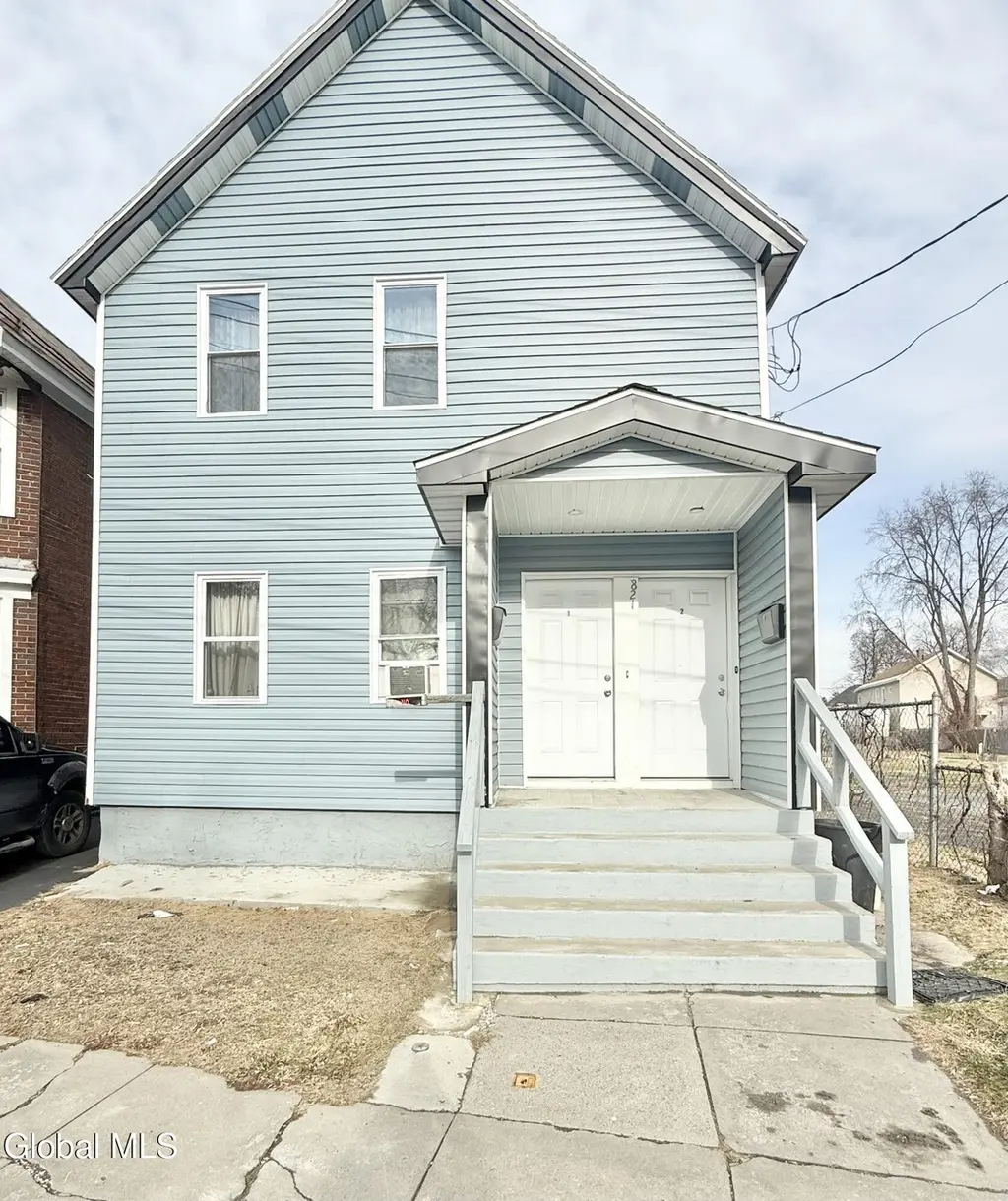 821 Strong St