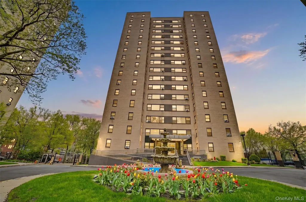 1 Fordham Hill Oval Unit 12A