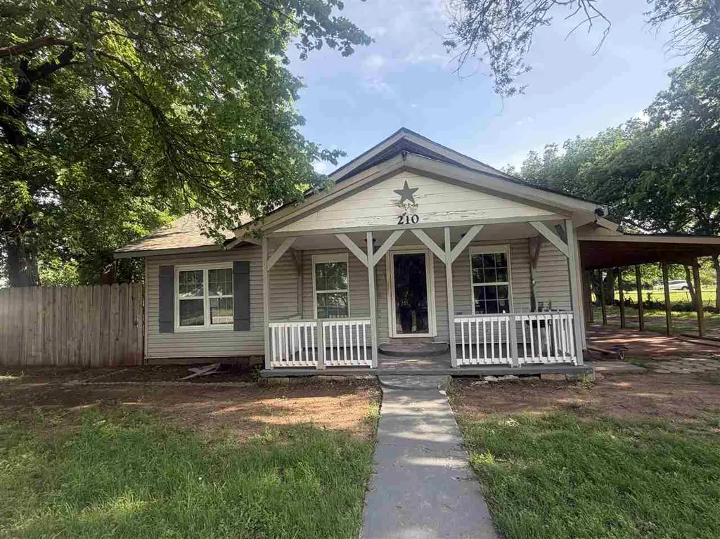 210 SW I Ave