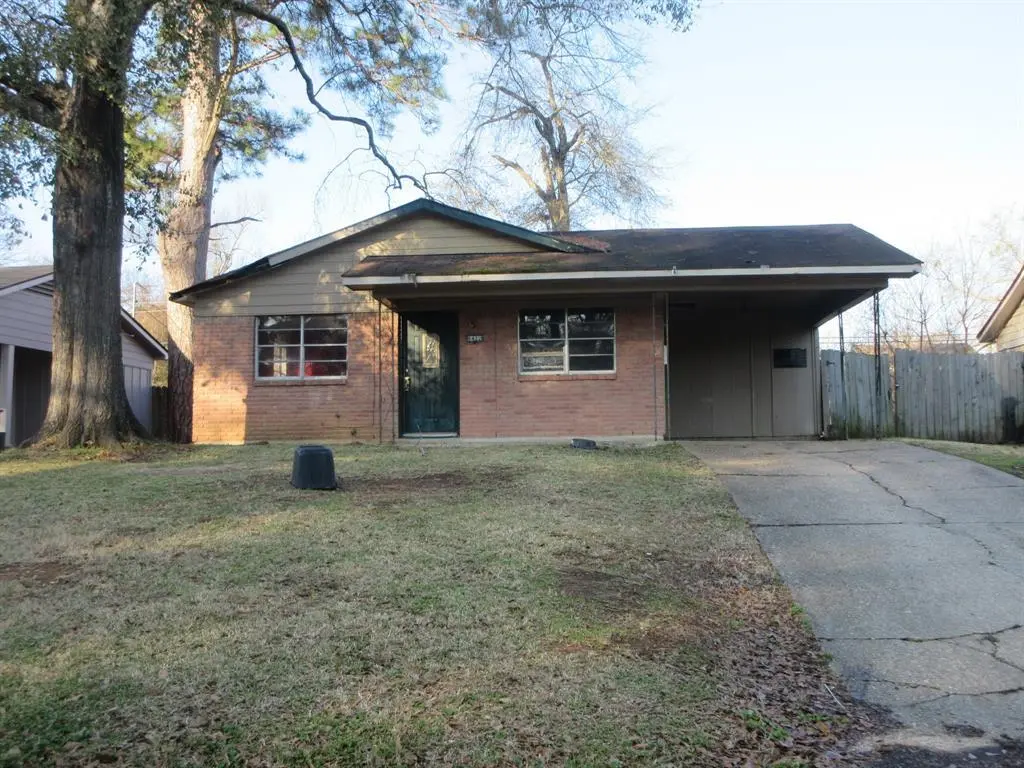 9422 Normandie Dr