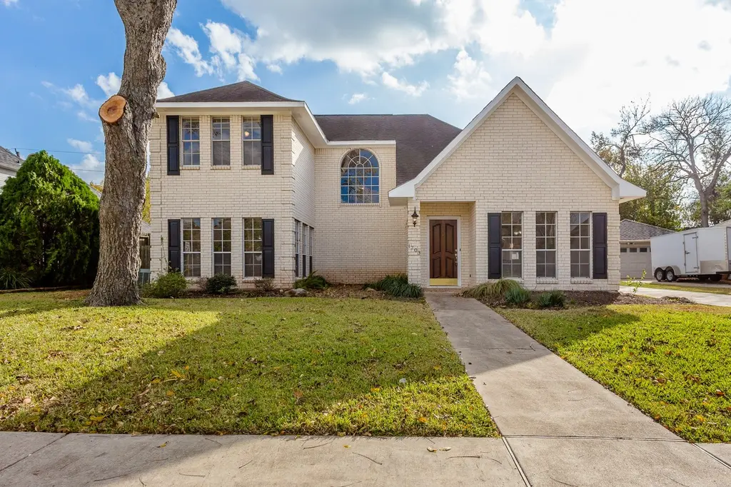 1703 Plantation Dr