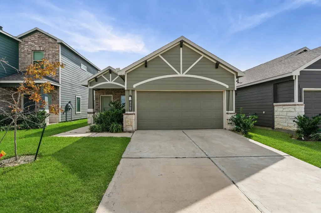 21707 Cypress Maple Dr