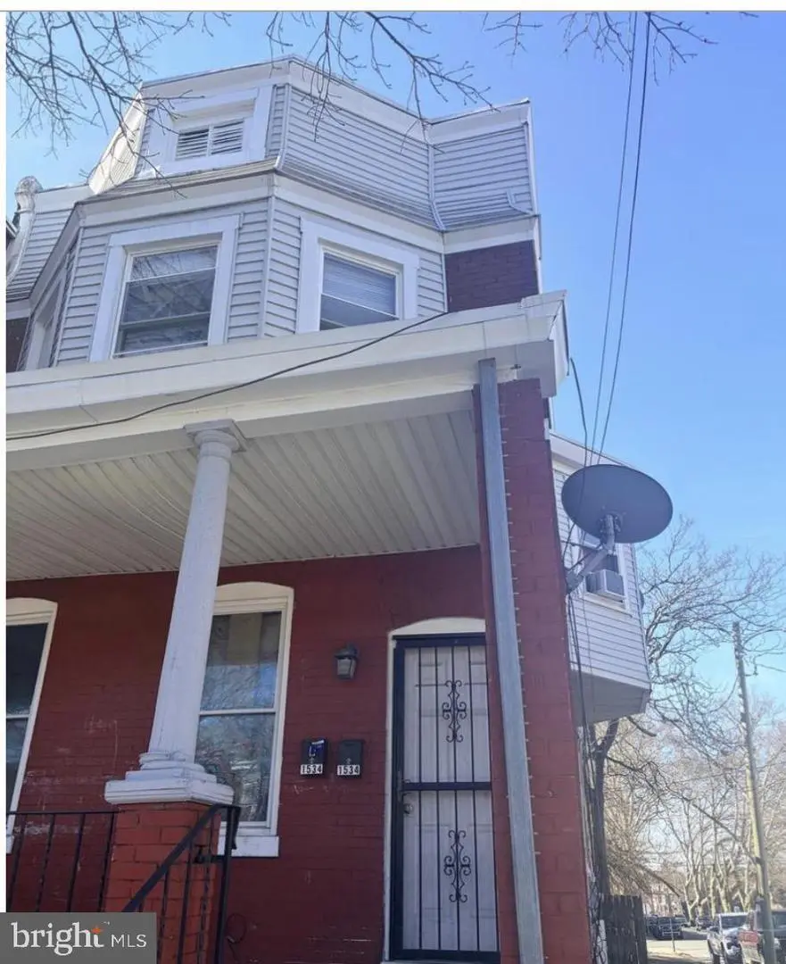 1534 W 4th St