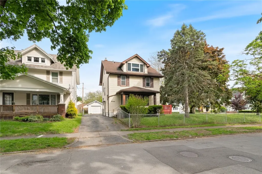 16 Mapledale St