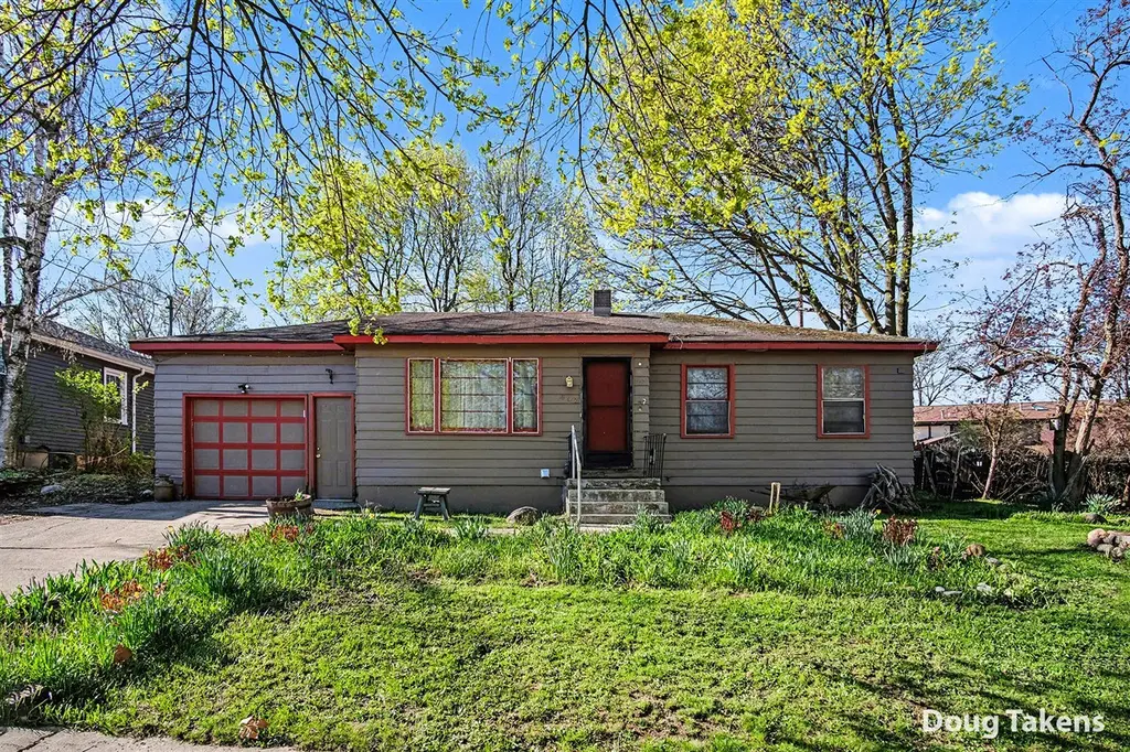 402 Shirley St NE