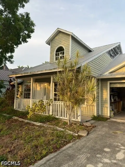 2121 SW 11th Ct