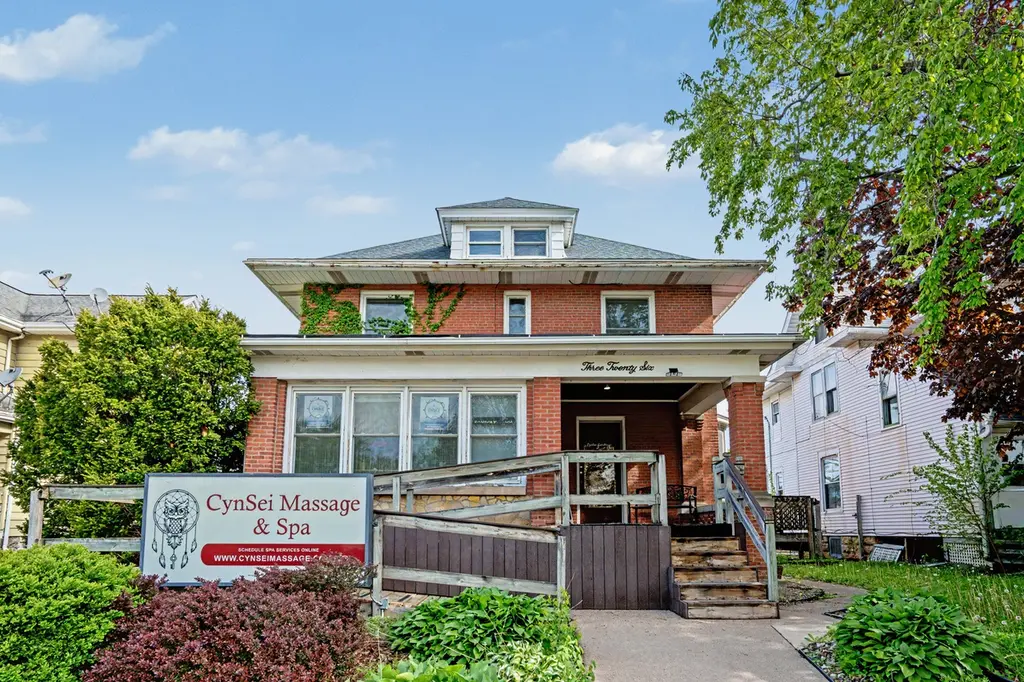 326 3rd Ave S
