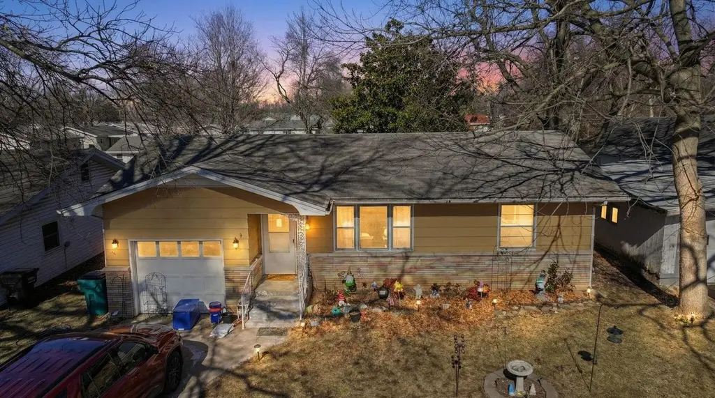 2019 W Webster St
