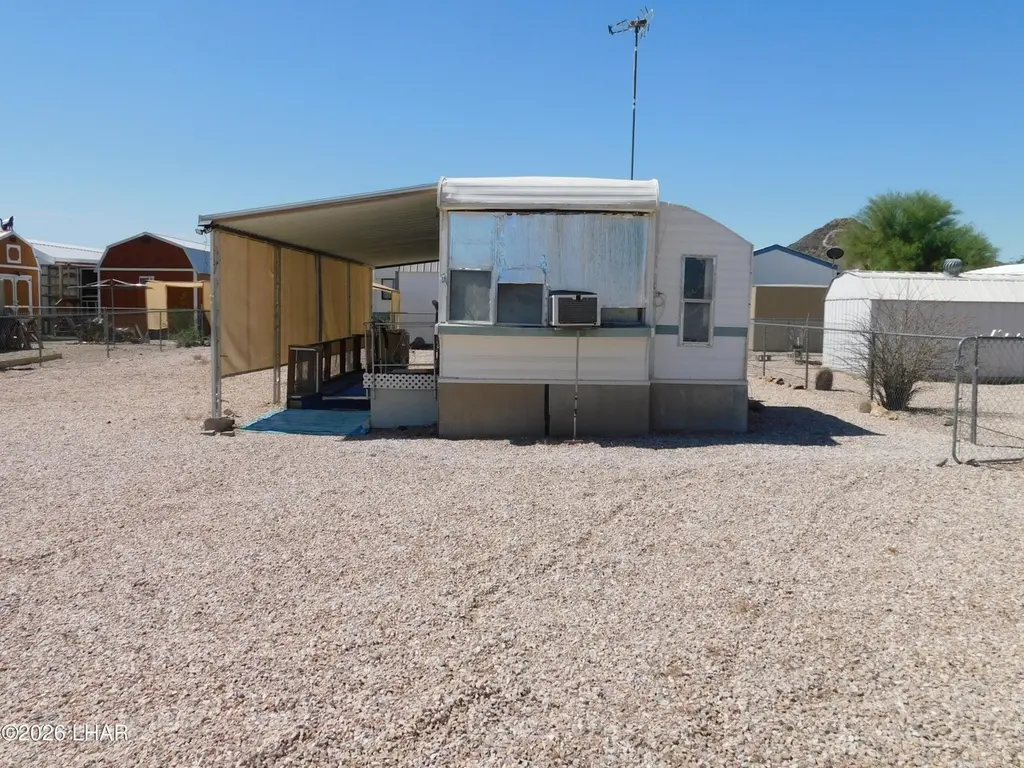 665 W Comanche Dr
