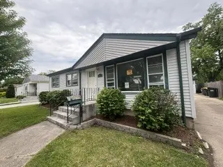 308 Queens Ln