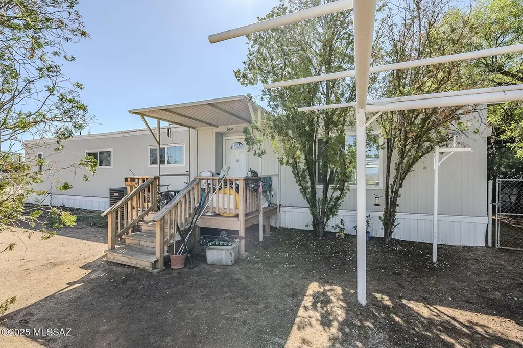 6631 W Lazy H