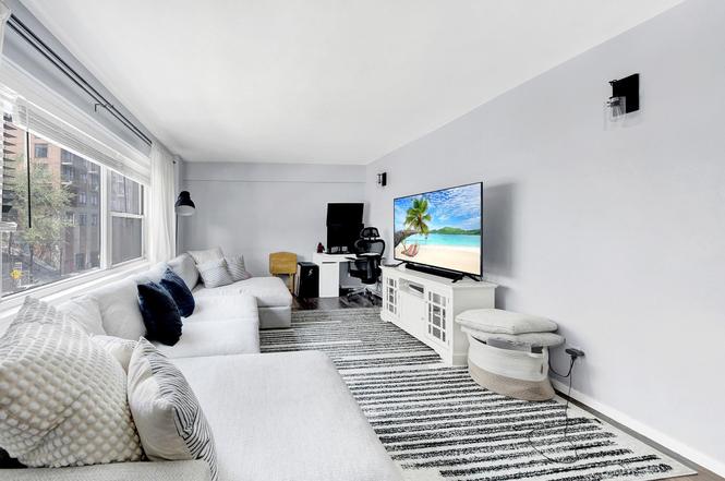 3130 Irwin Ave Unit 2C