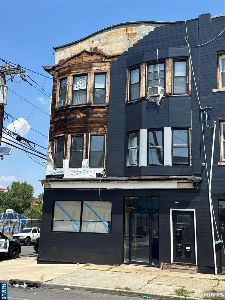 221 Sussex Ave