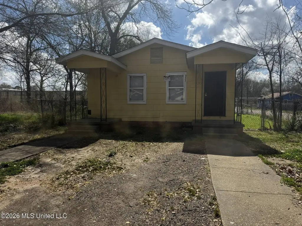 933 Randall St