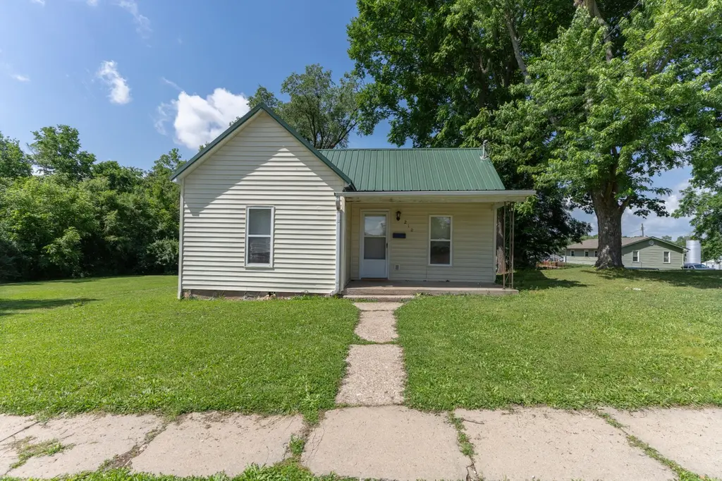 210 W Marion St