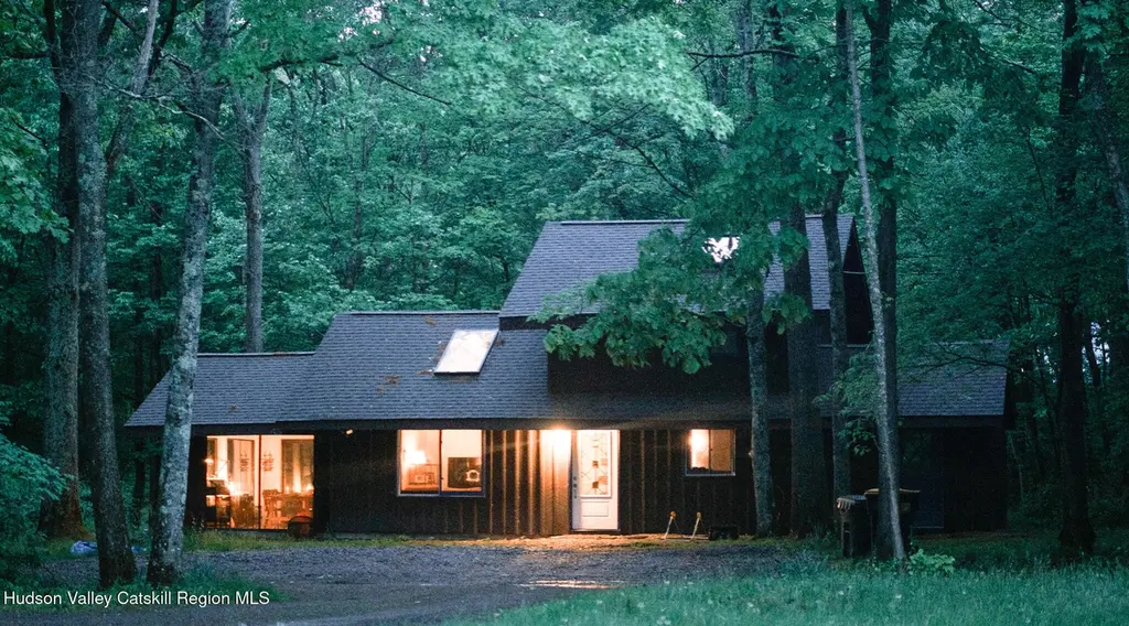 41 Pond Hill Rd