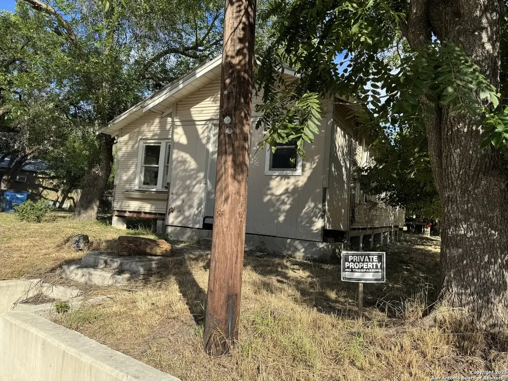 1604 Katy St
