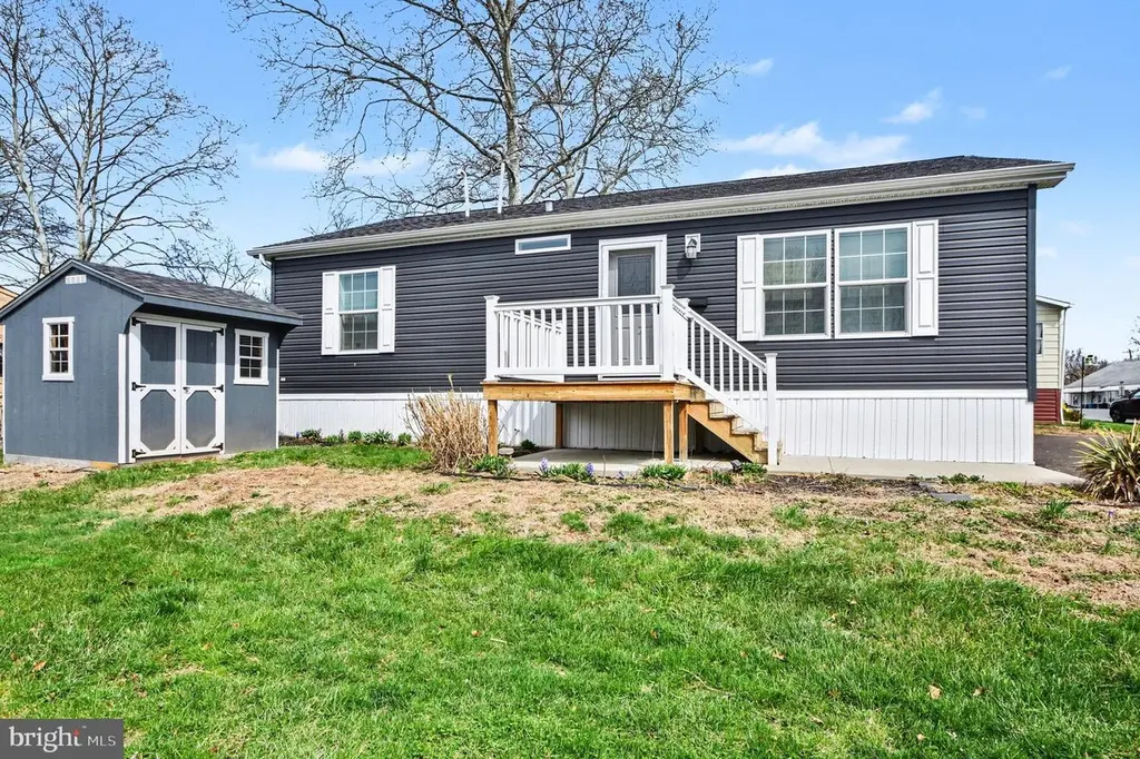 215 Green Hill Dr