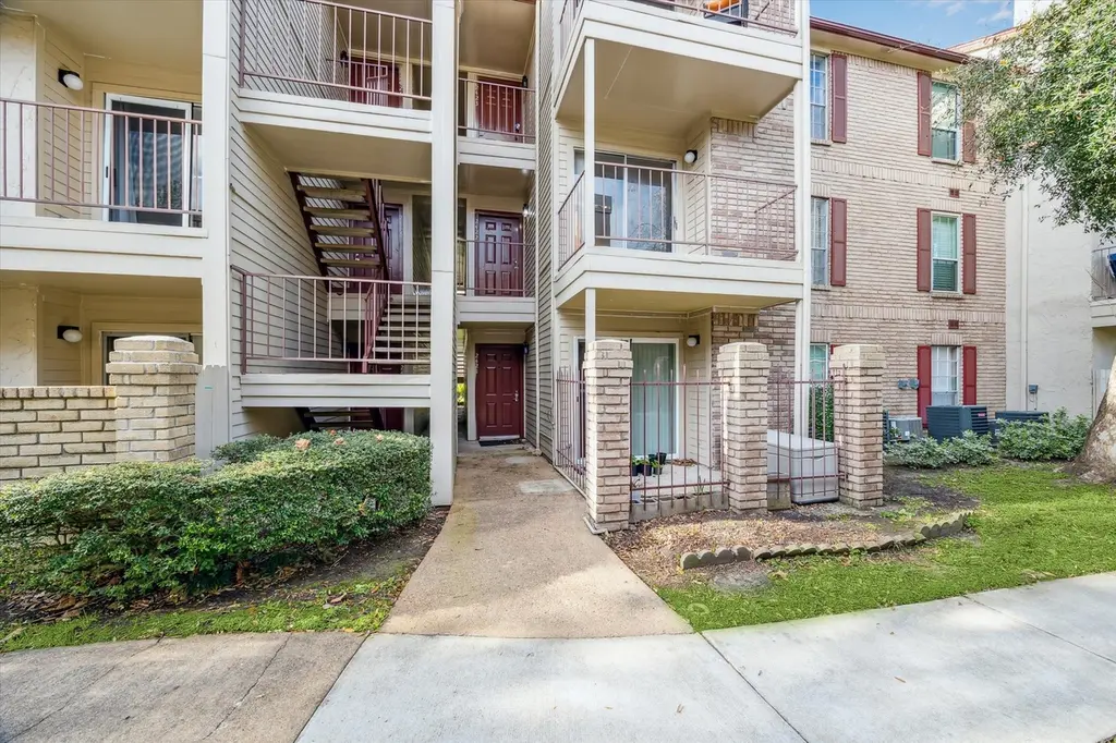 2120 El Paseo St #2422