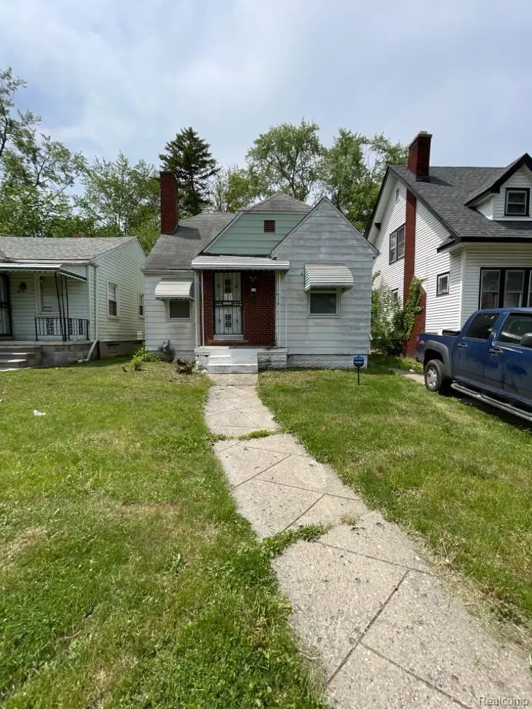 9137 Birwood St